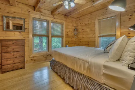 Mountain Views and Fire Pit - Charming Family Retreat Отели в г. Резерфорд