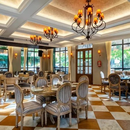 Arnna Hotel - Goregaon Отели рядом с достопримечательностью «Торговый Центр Оберои»