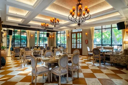 Arnna Hotel - Goregaon Отели рядом с достопримечательностью «Madh Island»