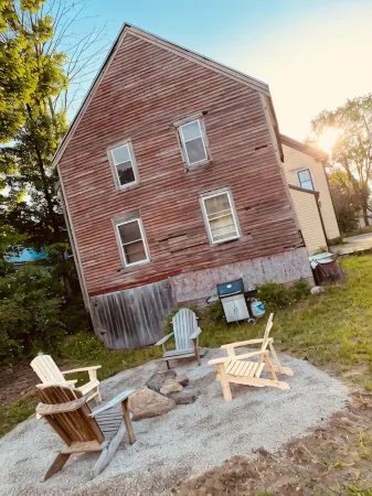 Spacious Farmhouse with Beach Parking Permit - Charming Elegant