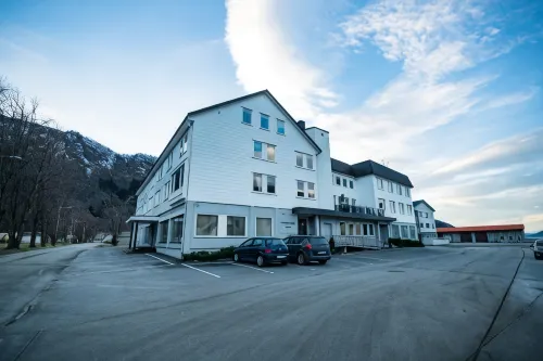 Nordfjord Hotell - Bryggen Hôtels à : Eid