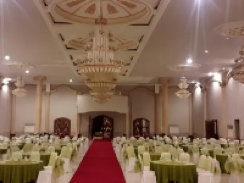 Hotel the Radiant Hotel di Kecamatan Beber