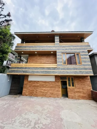 Godfather by GRB Отели рядом с достопримечательностью «Igloo stay sethan»