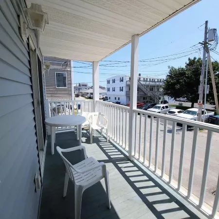 Luxury 3 Br + parking Hampton Beach Island section, steps to sandy beach! side A Отели рядом с достопримечательностью «Casino Ballroom»