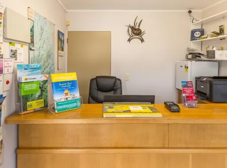 Aston Court Motel Отели в г. Бленхейм