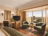 Ramada Plaza by Wyndham Palm Grove Hoteles cerca de ISKCON - Sociedad Internacional para la Conciencia de Krishna