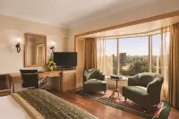 Ramada Plaza by Wyndham Palm Grove Hotel di Mumbai