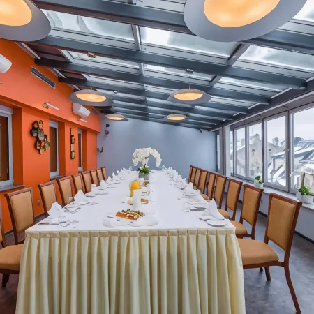 Avalon Hotel & Conferences
