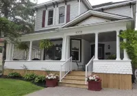 Perfection near the River - 4 Bedroom with Main Floor Bedroom and Ensuite Bath Hotels in 