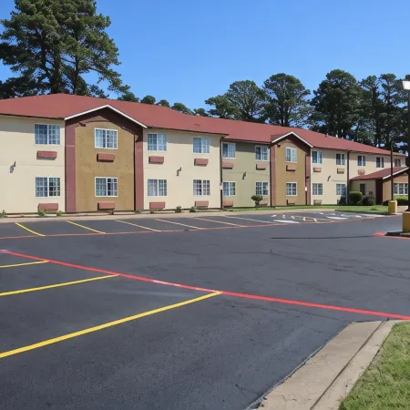 HomeTown Inn & Suites