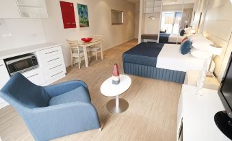 Broadwater Mariner Resort
