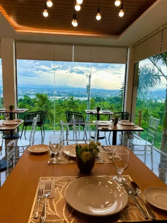 Castle View Hotel Samal Отели рядом с достопримечательностью «Island Garden Baptist Tabernacle»