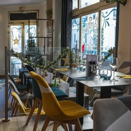 Celenya Hôtel Отели рядом с достопримечательностью «Паром Тоулон»