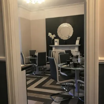 Cassandra Guest House Отели рядом с достопримечательностью «Торговый центр "Марш-Миллз"»
