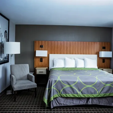Super 8 by Wyndham Holbrook