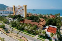 Holiday Inn Resort Ixtapa All-Inclusive Hotels near Playa El Palmar II