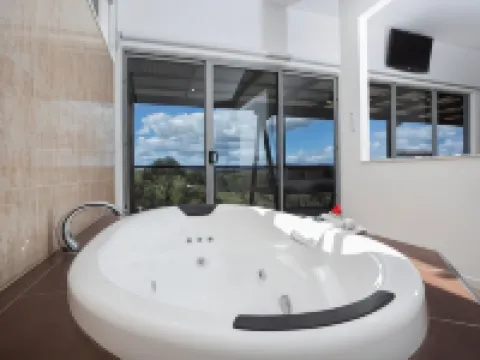Barossa Pavilions & Glasshouse Hotels in Lyndoch