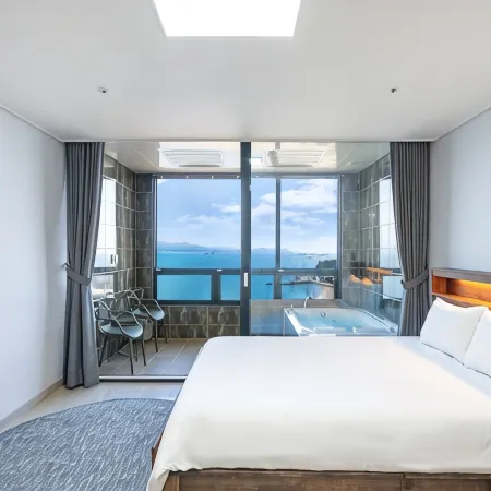Yeosu le Paradis Ocean View Spa Pension