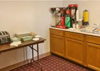 Americas Best Value Inn Champaign - Bữa sáng