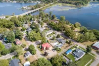 Lake Life Getaway - Condo Near Downtown! Hotels in Saugatuck Township