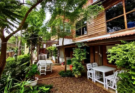 Mae Nam Khiang Sook Poshtel & Craft Home @Chiangkhan Отели рядом с достопримечательностью «Kaeng Khut Khu»
