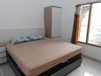 PH Homestay Unit Coklat Hotels in Bojong