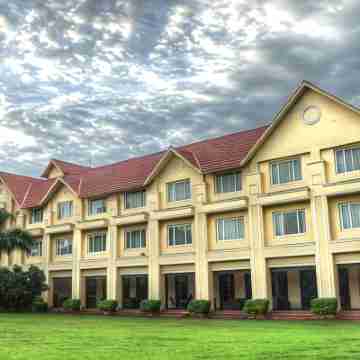 Country Roads Hotel Exterior