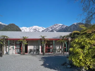 Glow Worm Accommodation Hotels in 