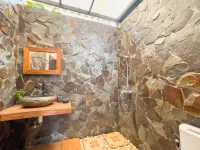 Golden Melody Luxury Cabin by Nginapsini Kampung Rimba Camp附近的飯店