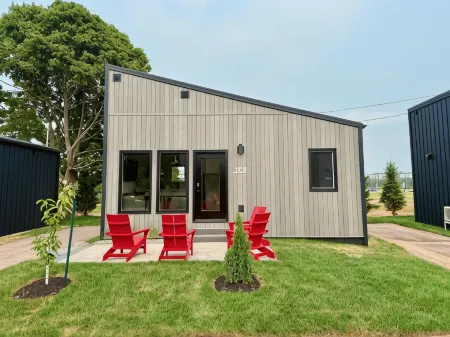 Royalty Maples Cottages and Motel