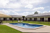 Roma Explorers Inn - Pool