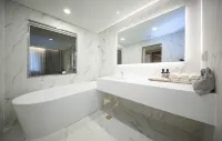 Londorner Hotel  New Port Yongwon