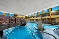 Suburban Studios, Kearney - piscina