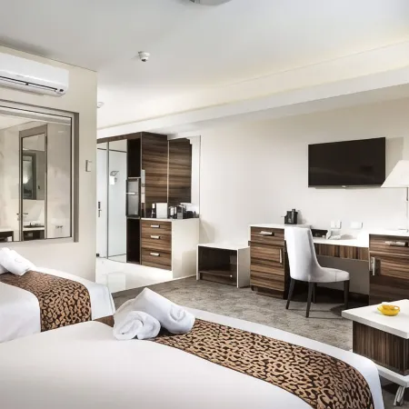 Swan River Hotel