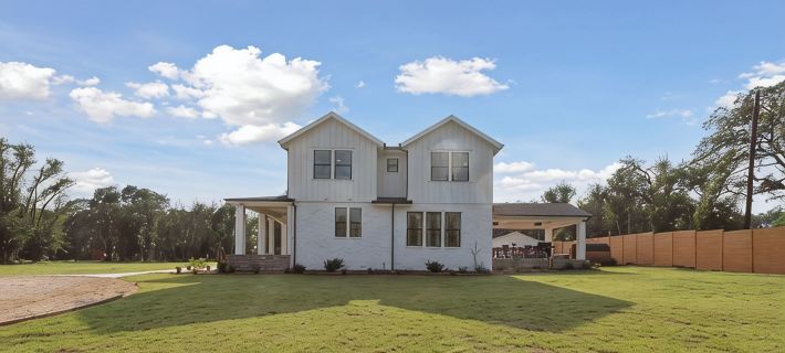 Luxury Villa with Huge Kitchen/ Hot Tub/ Barrel Sauna Hotels in Kendall County