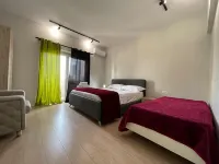 Kadare City-Center Apartment with Balcony - アパートメント