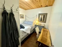 3 BR Lakefront Beach Retreat; Hot Tub, Fire Pits! Pet-friendly! - balcony