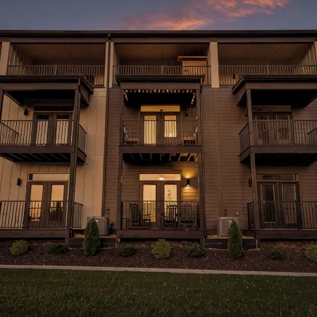 3/3 sauna, arcade, play couch, 70" TV, fire pit, balconies, 6 min from downtown