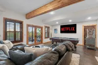 Wow views! 5BR, 4B, 3 Kings, Hot Tub & Sauna spa area, 85" TV, Pool Table - 4성급
