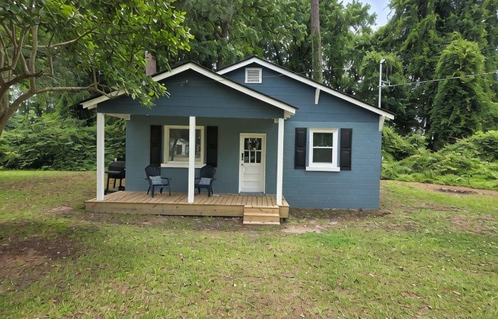 Cozy 3-bedroom house in charming Elm City with WiFi, ACWilison/ Raleigh house