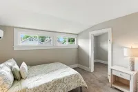 Your Summer HQ!  Sleeps 11, Why Stay in 4 Rooms? Get the House!  Pet-Friendly!