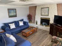Cozy 2 Bedroom 1 Bath Lake Front Cottage Hotels in Cleora