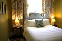Taylor's Pharmacy Guesthouse - 2-Star