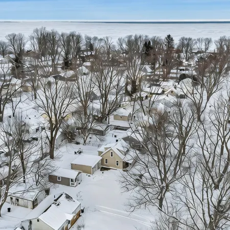 Madison's Lakeside Tiny Home Dream Getaway!