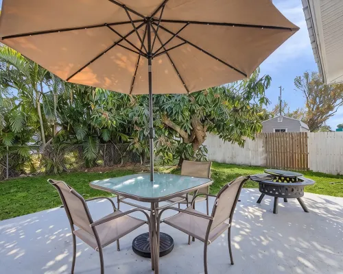 Rare 3 Bedroom House, 5 Minutes Drive to Beach, Events Permitted Hotels in Iona