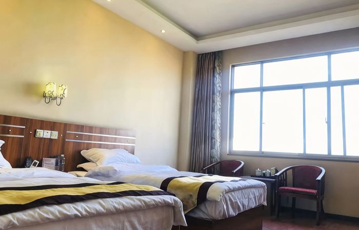 Heqing Tianyi Business Hotel