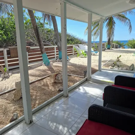 Serenity on the Bay1 - One Bed Cayman Brac - Airport Shops Restaurants Close!