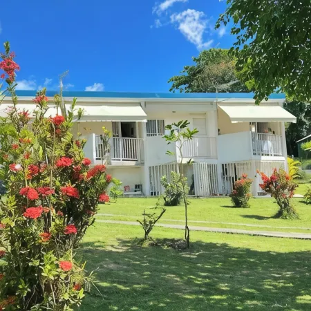3 min from the beach! Lovely single-storey Ixora rental with terrace and balcony