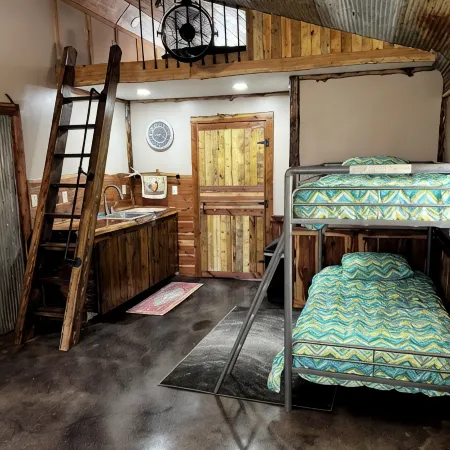 Scenic lodge near Perry, MO perfect for fishing…boating…hunting…relaxing