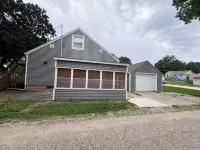 Welcoming Updated 3-Bedroom House Close to Downtown Clear Lake and City Beach!